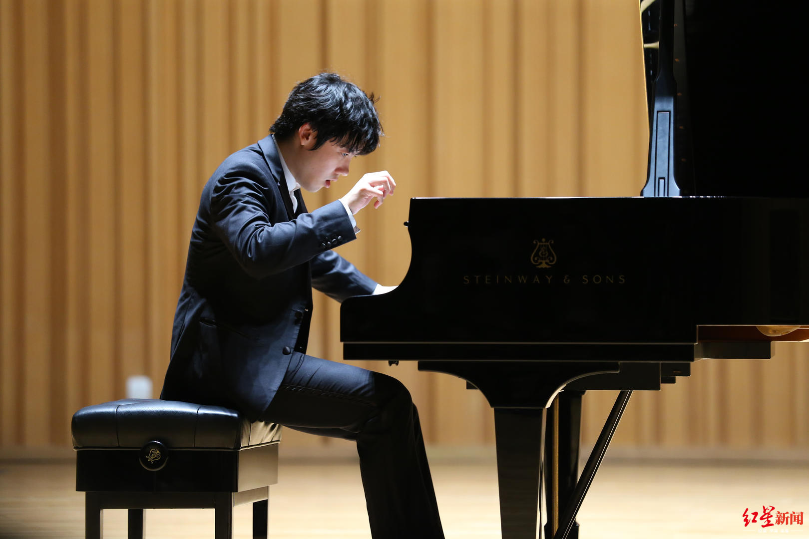 奏响蓉城之秋90后天才钢琴家张昊辰带你感受别样浪漫