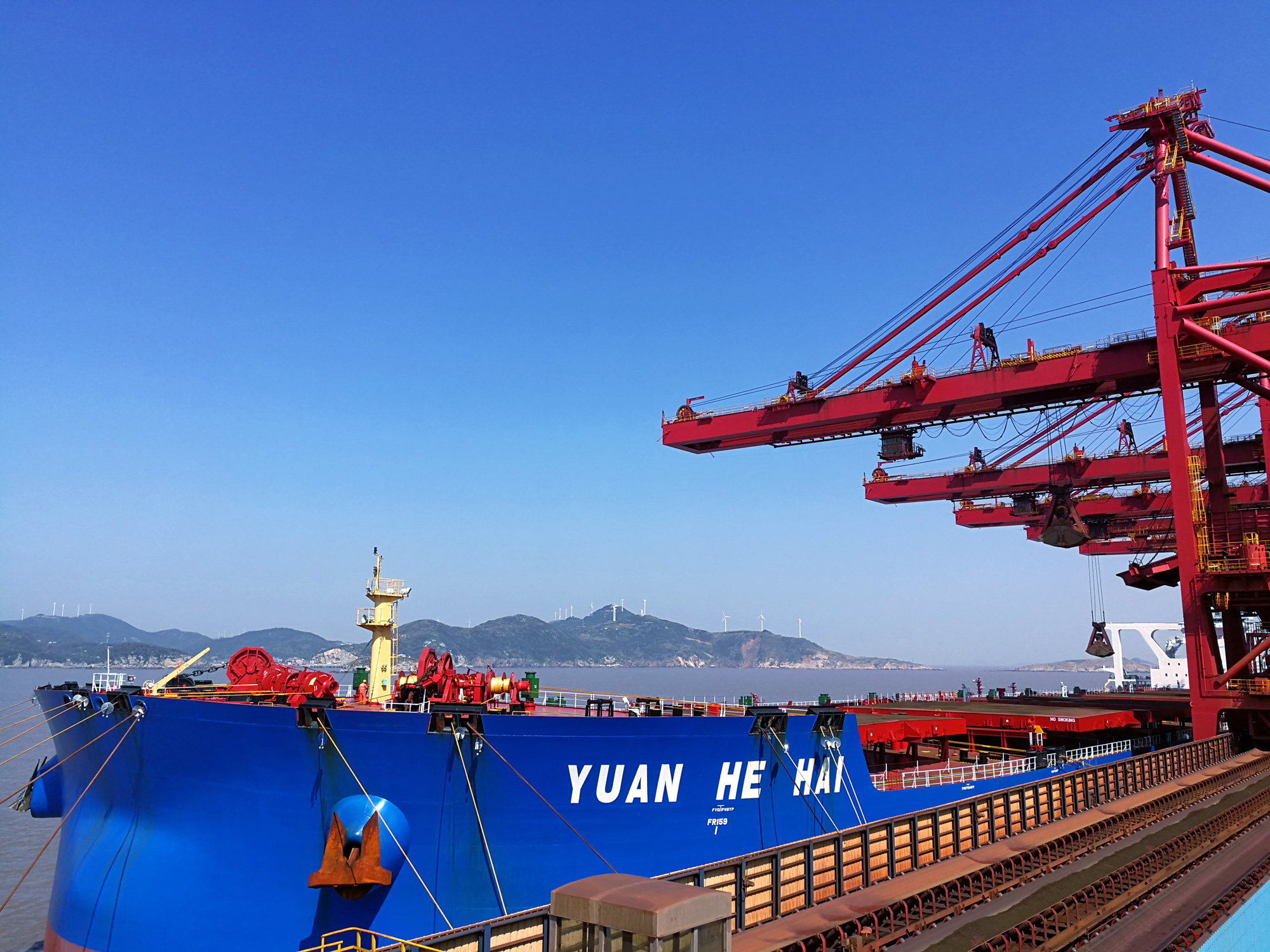 突破5000万吨!舟山鼠浪湖矿石中转码头吞吐量增长