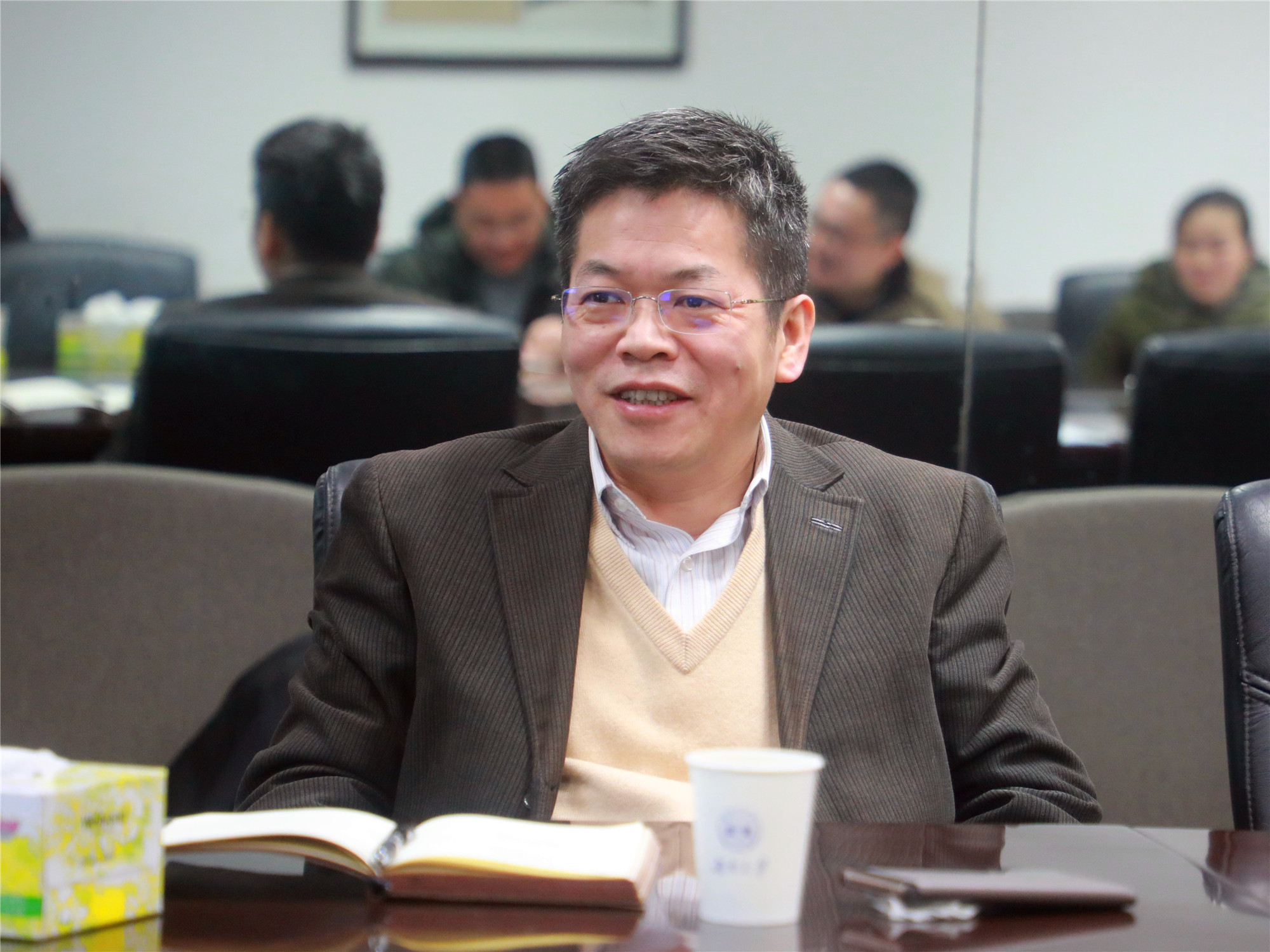 邓卫调研图书馆图文