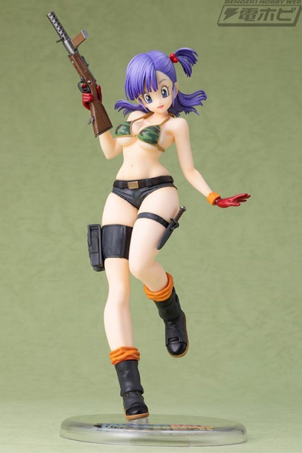 《龙珠》女生系列手办:布尔玛 "性感军服"看球!