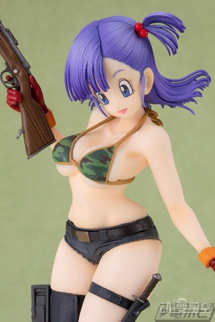 另外该款造型与2016年发售的"布玛军服"手办造型相同,人物细节略有