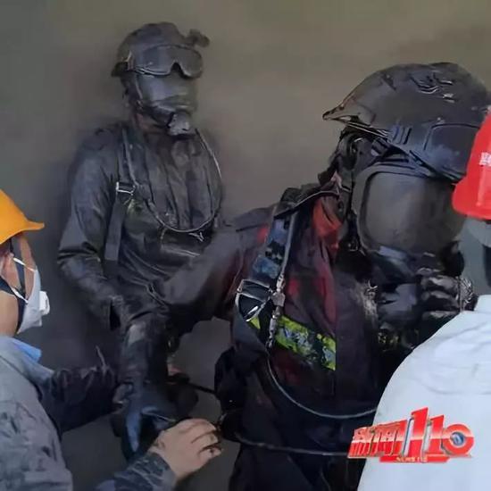 史上最黑消防员 一场救援后指挥员都认不出来