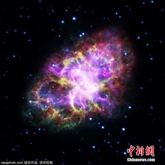 宇宙中的星系和黑洞在不断变幻，通过现代科技我们可以清晰地观看到这些变幻莫测美景的静态美图。图为蟹状星云。图片来源：Sipaphoto 版权作品 禁止转载