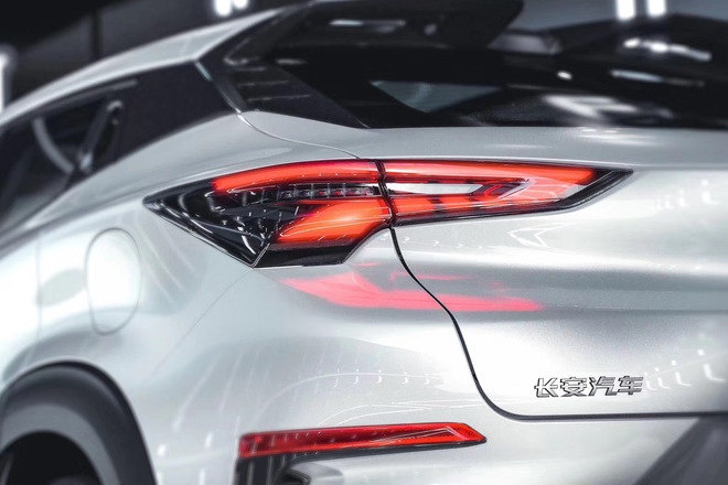 前瞻科技感“溢出”屏幕 长安UNI-T全球首发