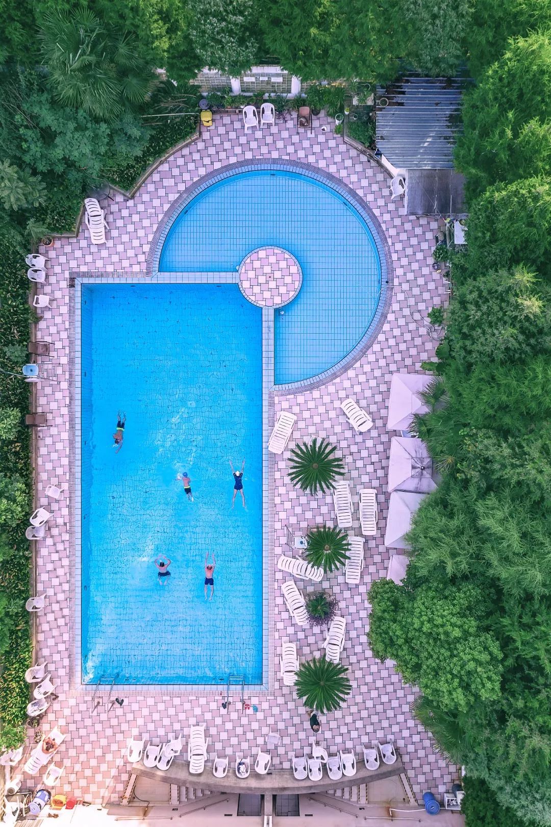 最显眼的莫过于"大空间"的变化 □○ ▼游泳池.摄影师@一乙