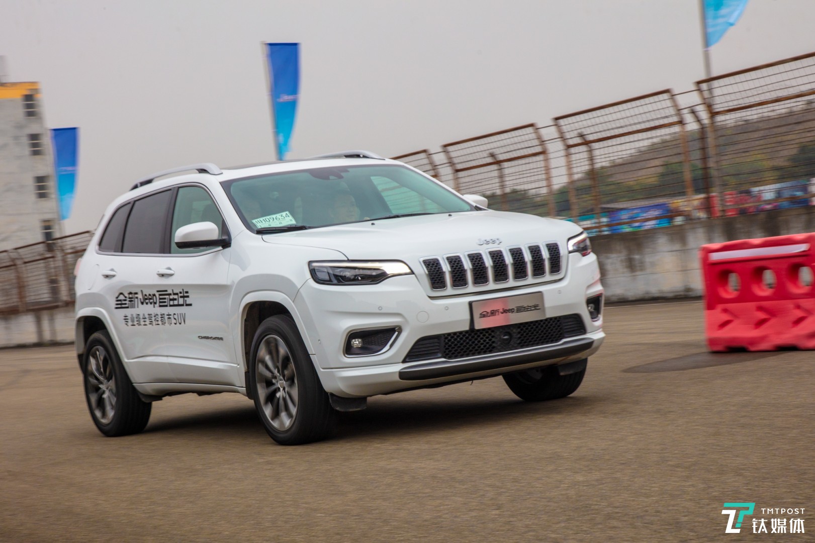 大灯开眼角动力换新20t试驾jeep新自由光