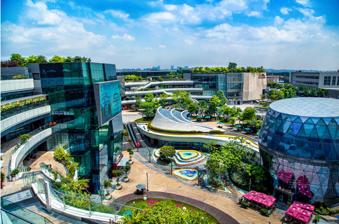 一位成都当地人颇有感慨地回忆道,大悦城在武侯区开业之后,撬动该片区