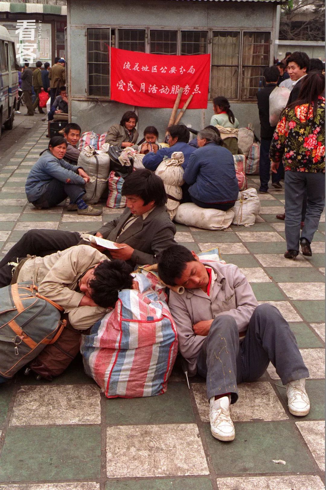 你可能忘记了,90年代的广州火车站有多乱__财经头条