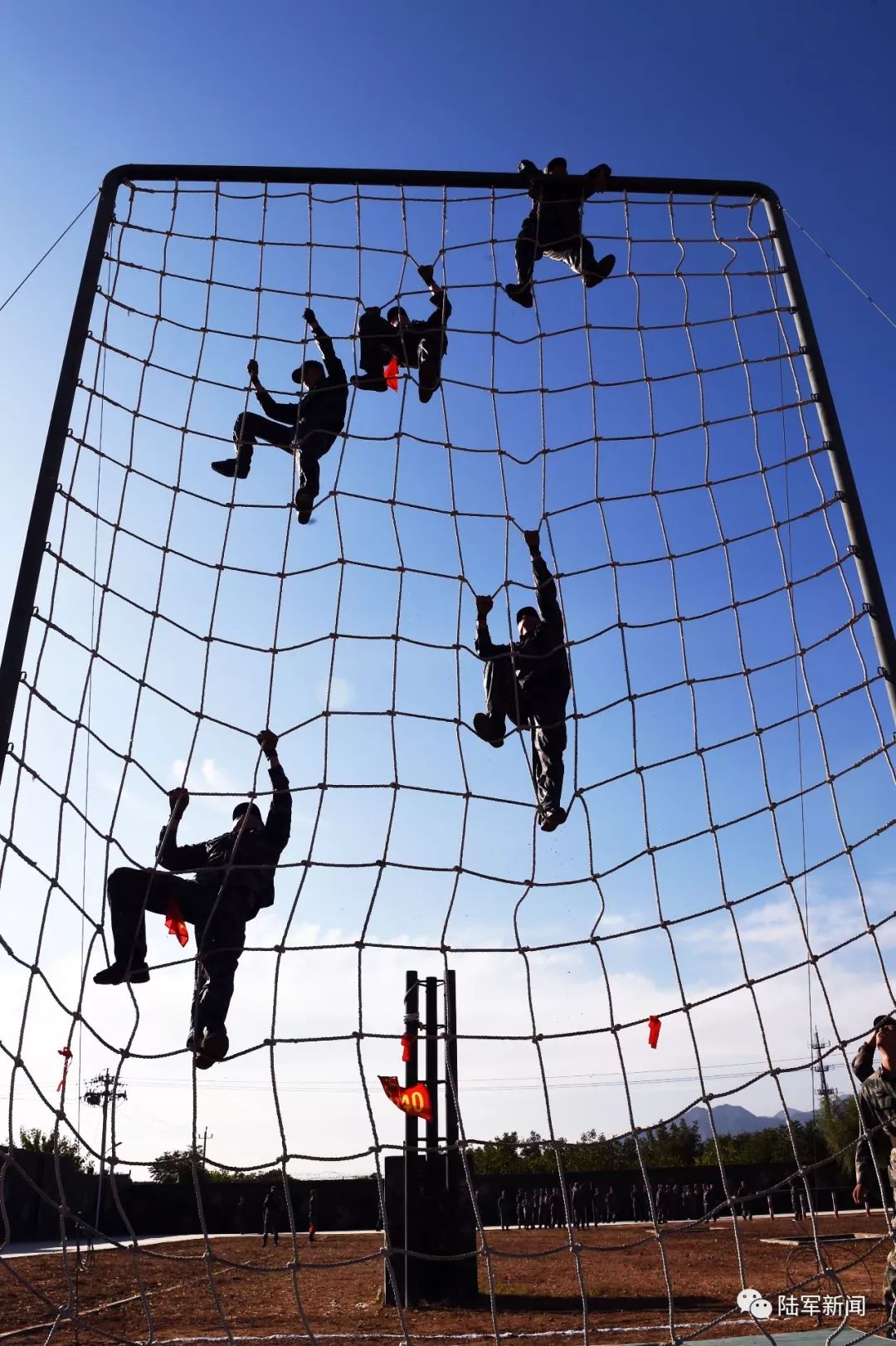 勇争第一第82集团军某旅举行军事体育运动会