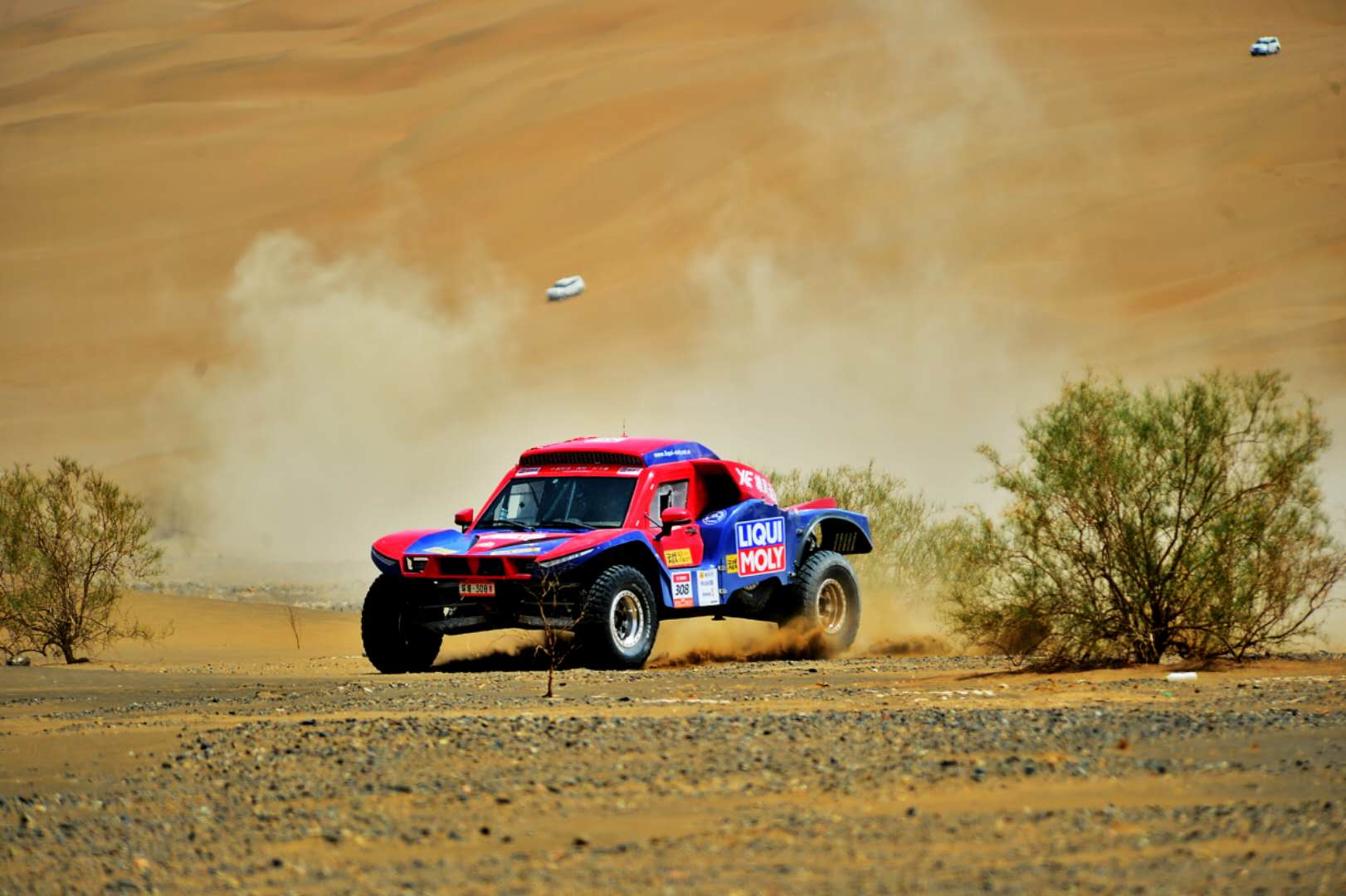 扬子晚报网讯  2018环塔(国际)拉力赛昨日展开了ss1赛段的竞逐,经过长