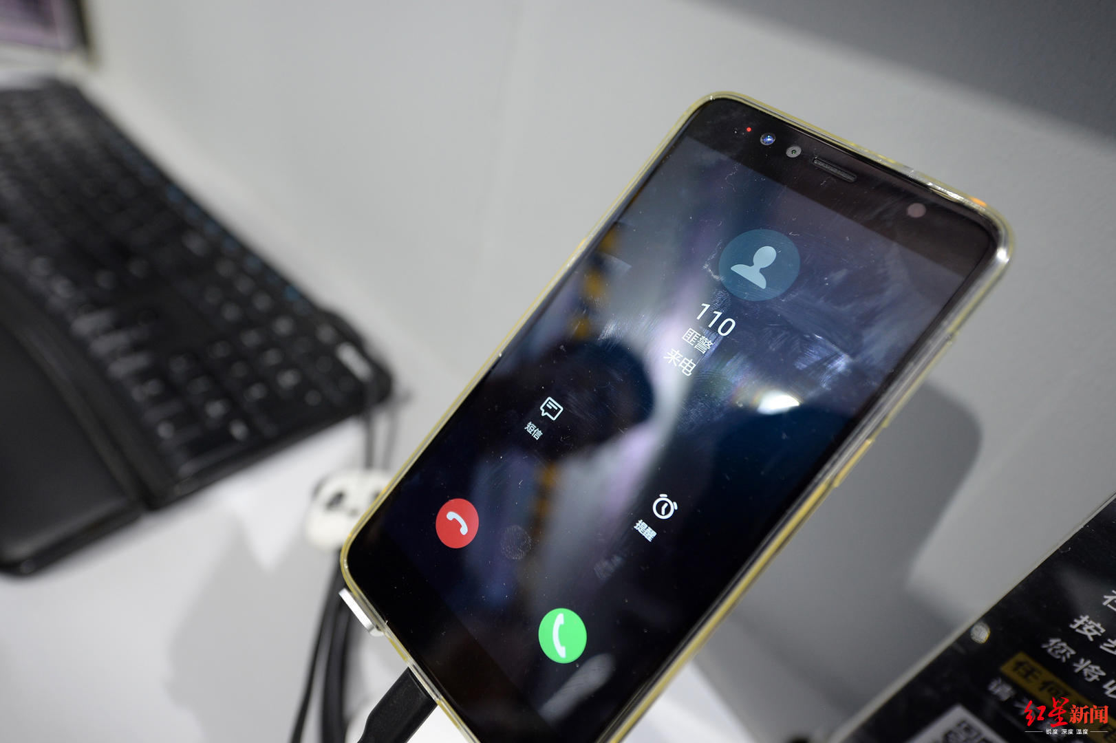 助手等智能家居都可能成为黑客利用的工具,把它们变成监视器,监听器