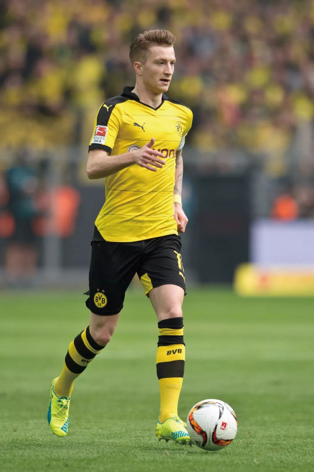 绿荫球场,奔跑的荷尔蒙,还有胜利时裸露的胸肌