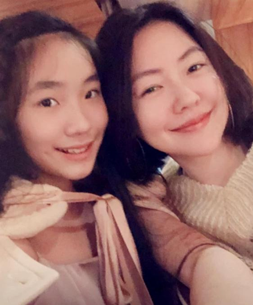 大S为小S二女儿庆祝生日，三姐妹同框她颜值最高