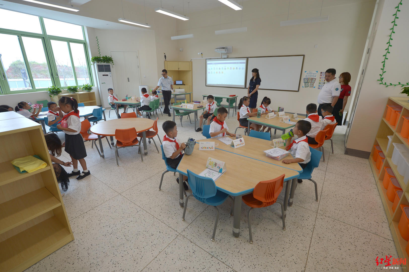 成都这所真 国际学校开校教室大50 图书馆还有地毯坐 手机新浪网
