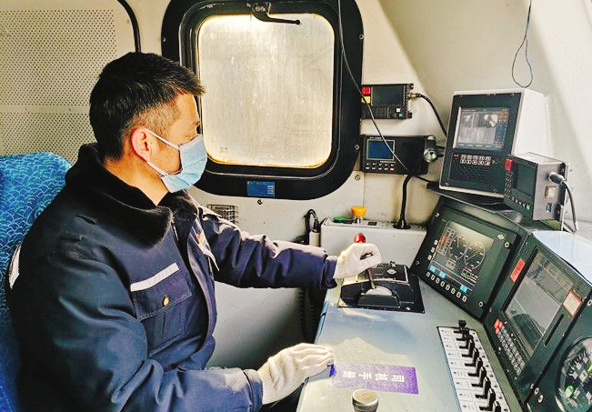 []一位重载司机的心愿 | 夜听 ？ 铁路战“疫”故事