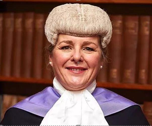 女司机酒驾免于责罚女法官你要是个男的直接就送你进监狱了