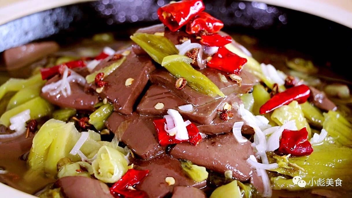 上酸菜鸭血喽,快来尝尝!