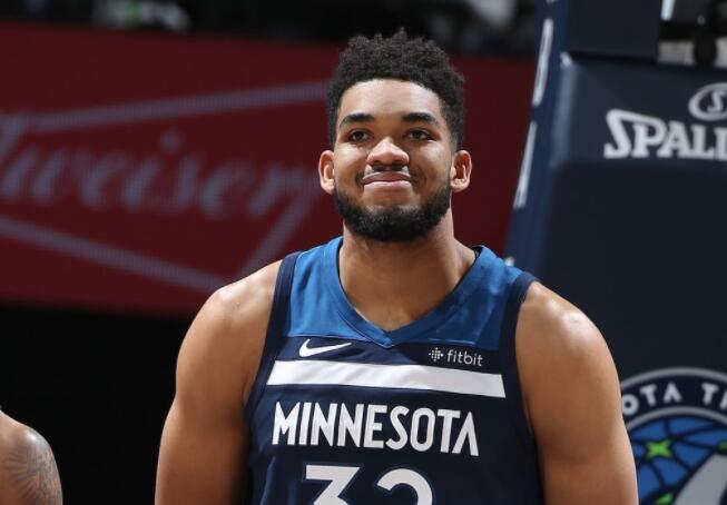 接班人?唐斯与邓肯季后赛前三场数据对比,看看