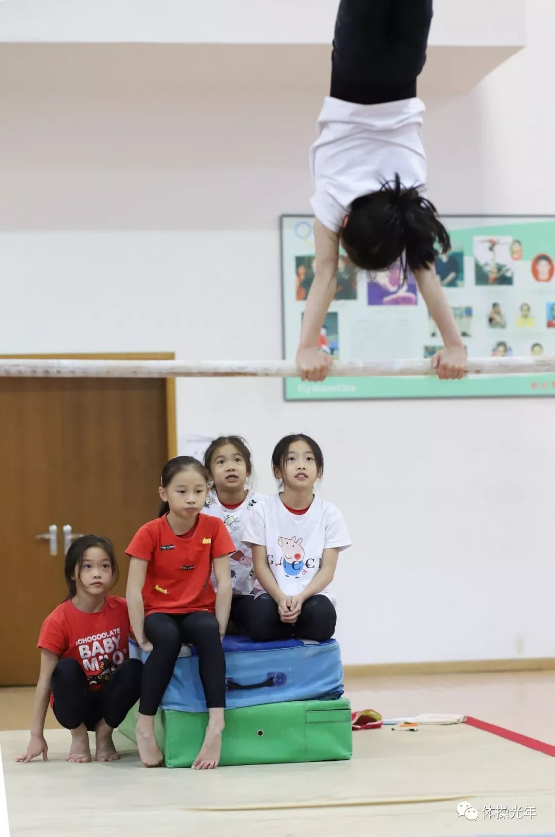 西子湖畔的小小花——陈经纶体校体操馆探营