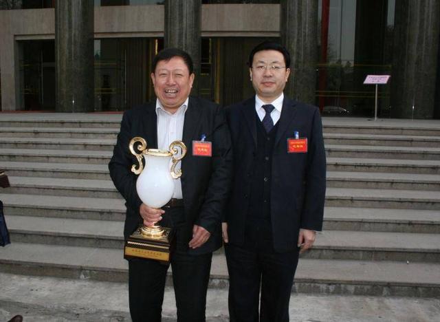 他是中国最大煤老板,小学文化转型当县长助理,身家78亿如今被调查