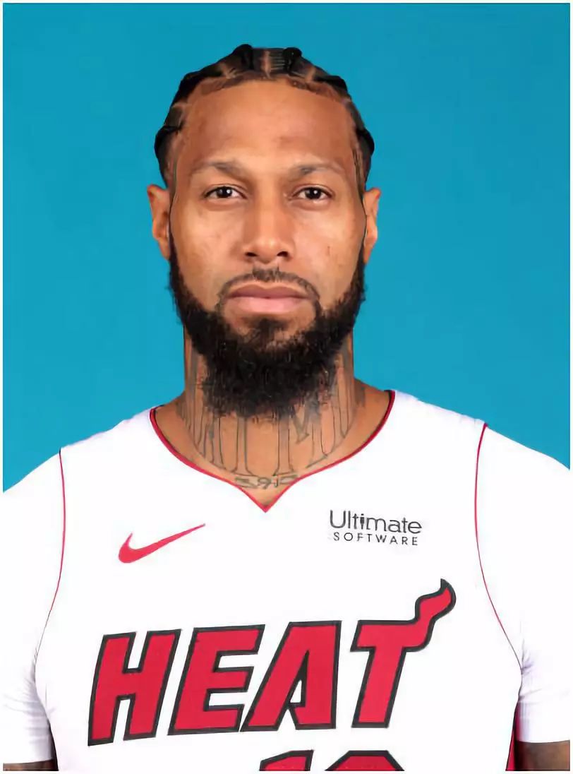 针对詹姆斯-约翰逊,早在2006年季前赛那会儿,帕特-莱利就因为身体训练