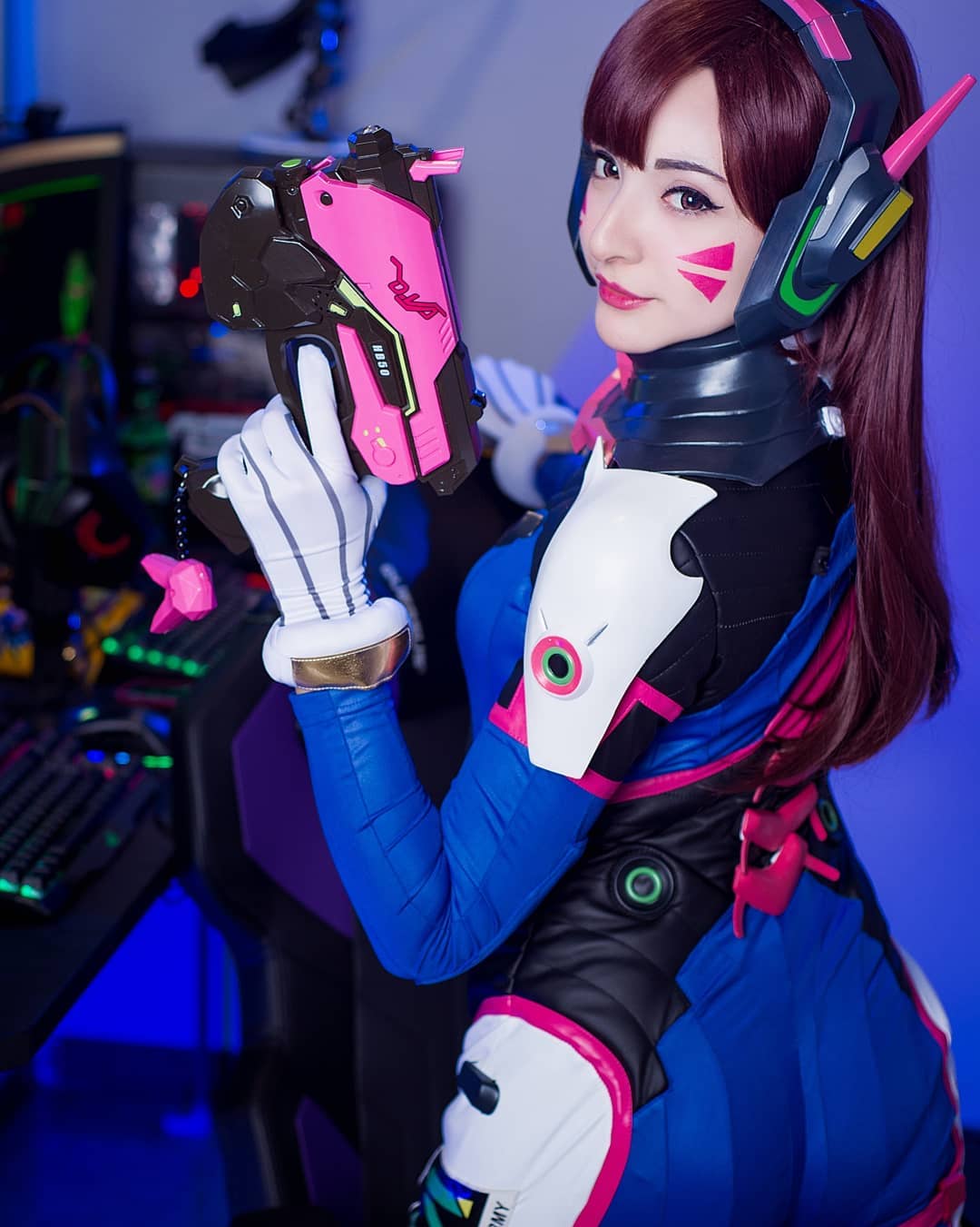 国外美女cos《守望先锋》d.va 俏皮灵动可爱极了