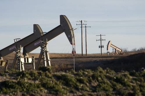  图为美国北达科他州的多个油井。新华社/路透