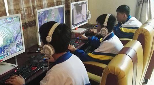 学校?游戏?青少年沉迷网络谁来背"锅"?