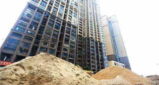 "砂霸"团伙落网:强迫业主买高价辅料 插手基层选举