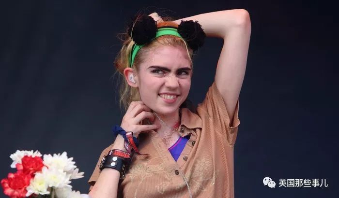 自媒体 正文 grimes在曾经接受采访的时候说,约会前的一个月,马斯克在