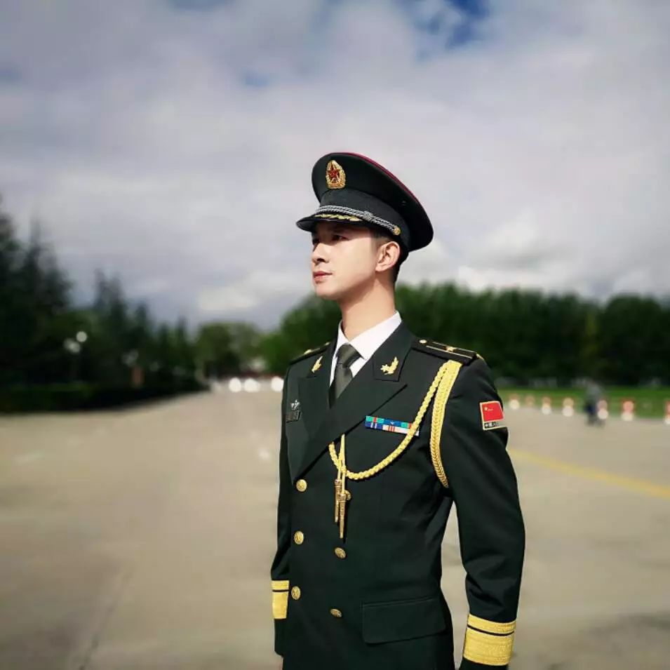 【中国陆军之声】狂风暴沙中,难忘那温暖的军礼