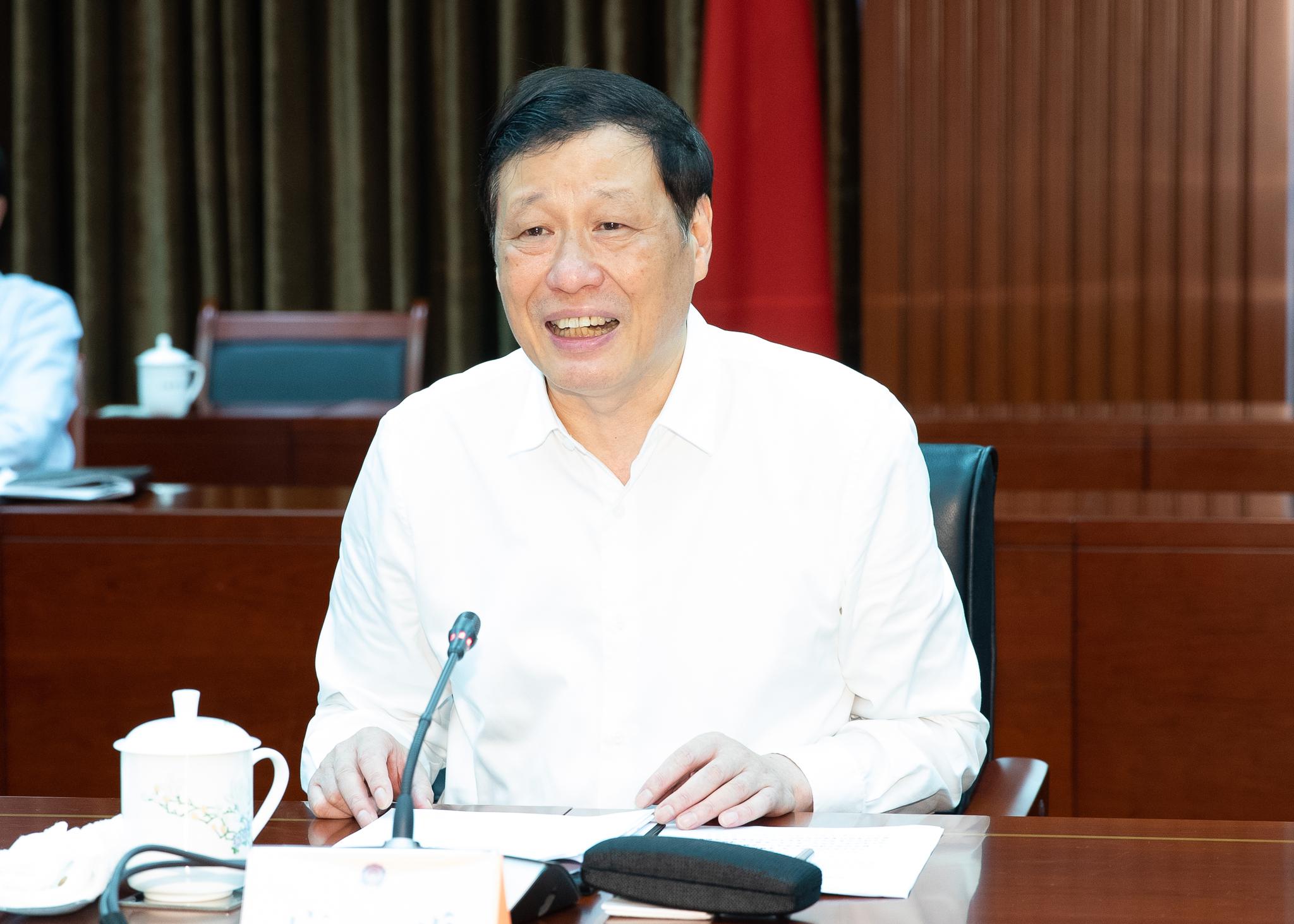 上海市长应勇：建成“一网通办”典范 成全国示范|大数据|公安|网通_新浪新闻