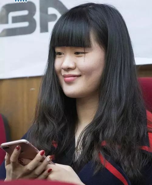 cba季后赛后援团谁最美阿联老婆不敌一人胡金秋女友首亮相