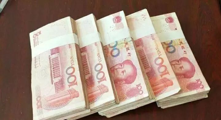 咋回事黑龙江一对姐妹撕扒半天打平手各自离去5万块钱扔地上了