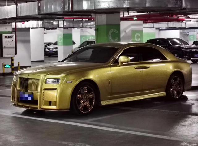 某微商暴发户的劳斯莱斯古斯特,就这审美,你觉得能卖出去吗