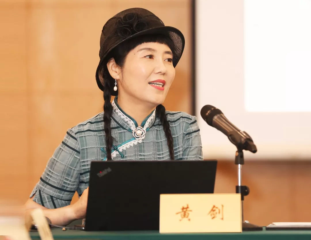 奥运艺术使者——记"黄剑奥运雕塑学术研讨会"