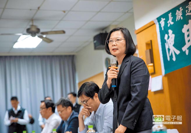 　　蔡英文27日下午前往高雄与陈其迈支持者座谈。（图片来源：台湾“中时电子报”）