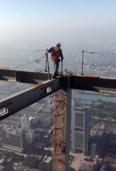 这种高危工作,很多人都说一天五千都不敢去做