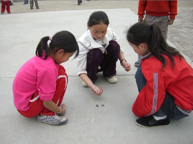 这些小时候玩的游戏 玩过一半以上的人 一定是在农村长大的!