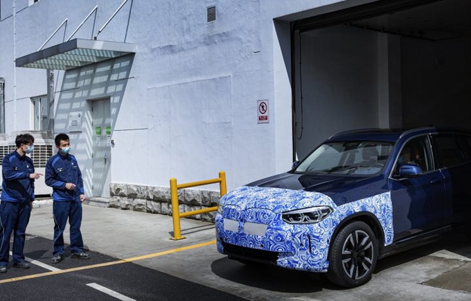 续航比奔驰EQC靠谱，宝马国产iX3工厂实拍，还和燃油版一起生产