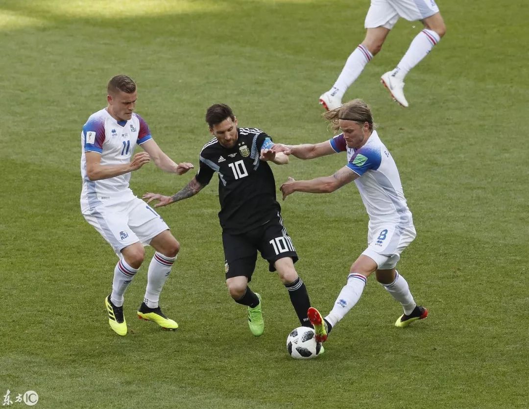 梅西在日本综艺中首次公开豪宅,天花板的装饰震惊了所有人.