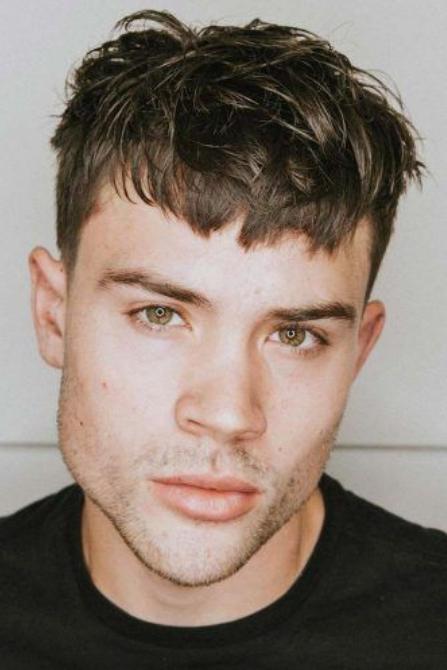 男生菱形脸不会选择发型掌握这4个技巧让你剪发更帅气