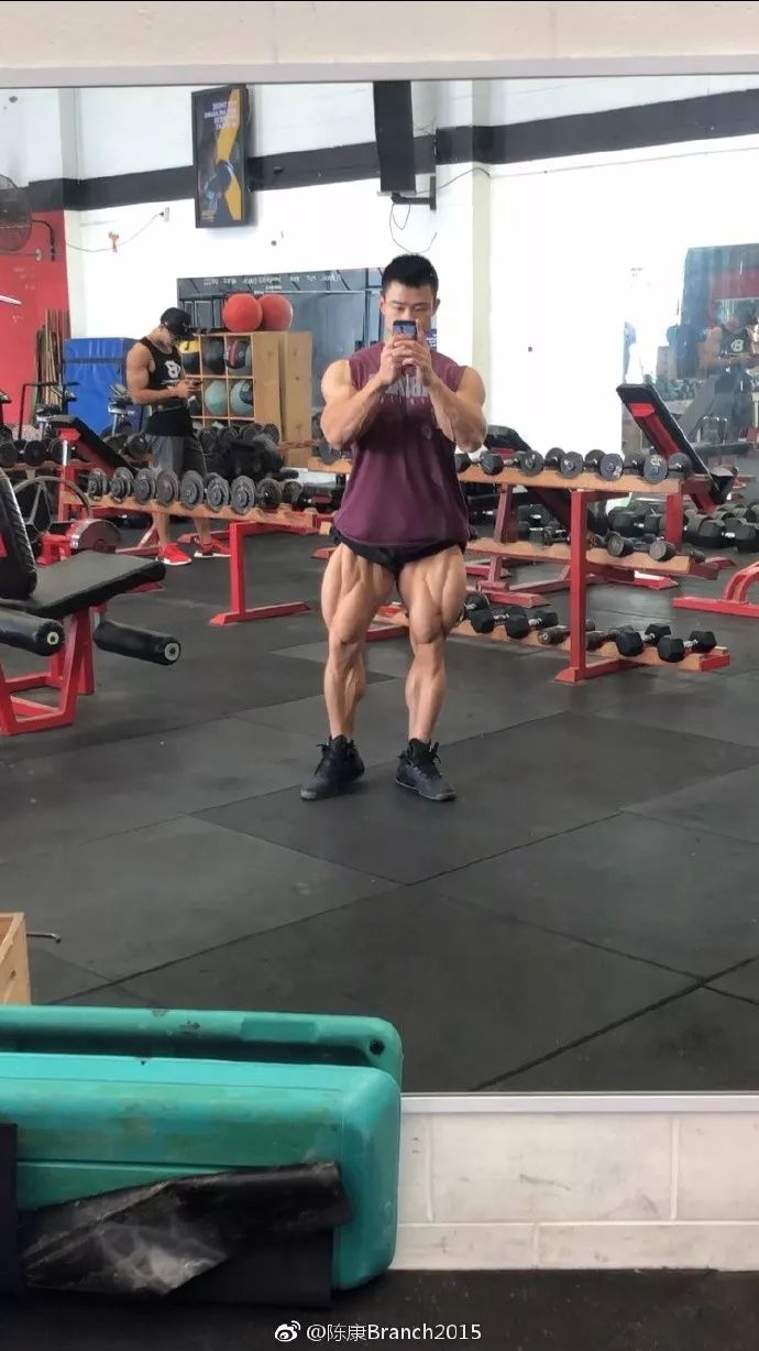 童颜巨肌!从瘦弱小伙到iffb第二,他绝对是中国最该被关注的肌肉男!