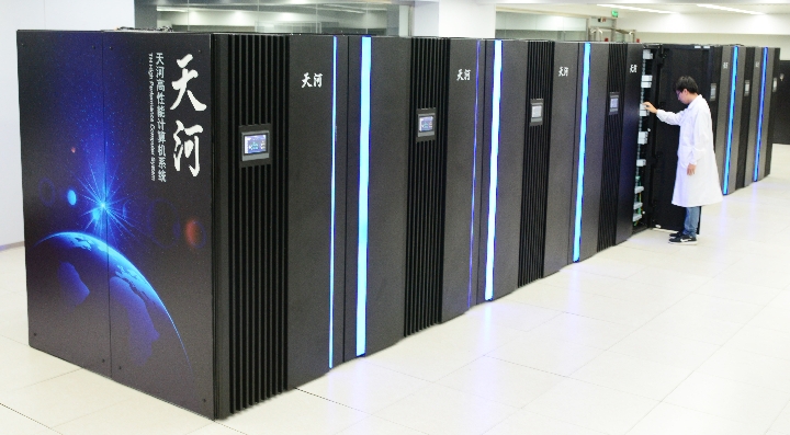 自主研发新一代百亿亿次超级计算机——"天河三号"的e级原型机系统