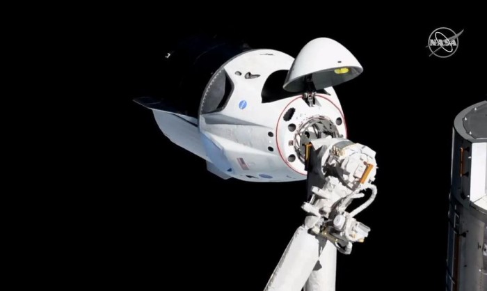 SpaceX飞船与国际空间站对接成功