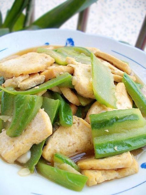 农村家常菜:香辣牛肉,丝瓜炒豆腐,蚝油生菜