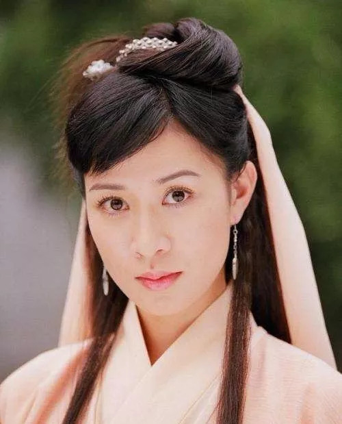 当年黎姿和佘诗曼斗得你死我活,但论合影,还是她这种颜值更能打