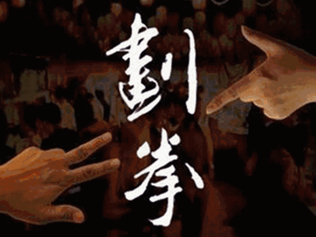 最佛系事故定责来了刮擦后奔驰车主与出租车司机街头划拳