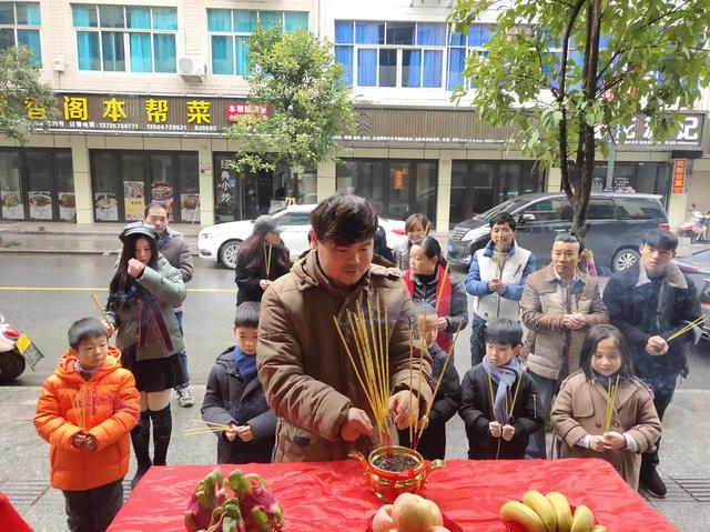 电影《黑暗力量》由新疆年轻导演阿吉·吾斯曼执导