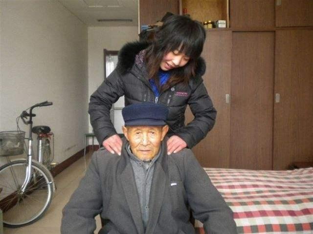 如果你是月嫂,会放弃7千的月嫂工作去接受每月1万元伺候老人吗?